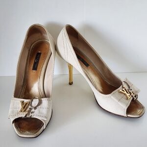 Authentic Louis Vuitton "Love" Cream Denim Canvas & Gold Metallic Peep-toe Pumps